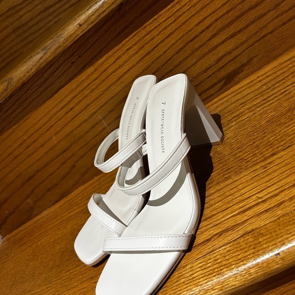 Women’s heels - Picture 2 of 3